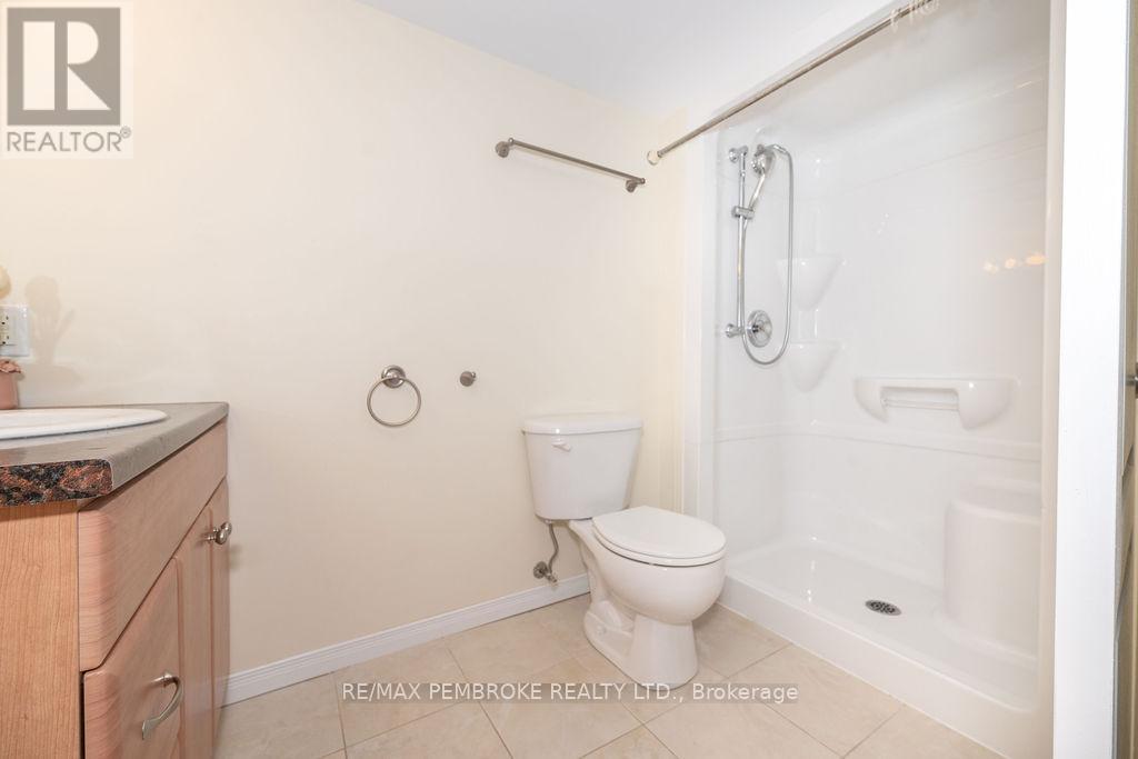 7 Vermont Meadows, Petawawa, Ontario  K8H 3N3 - Photo 32 - X12203365