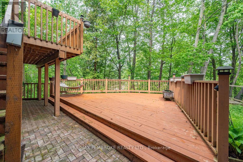 7 Vermont Meadows, Petawawa, Ontario  K8H 3N3 - Photo 37 - X12203365