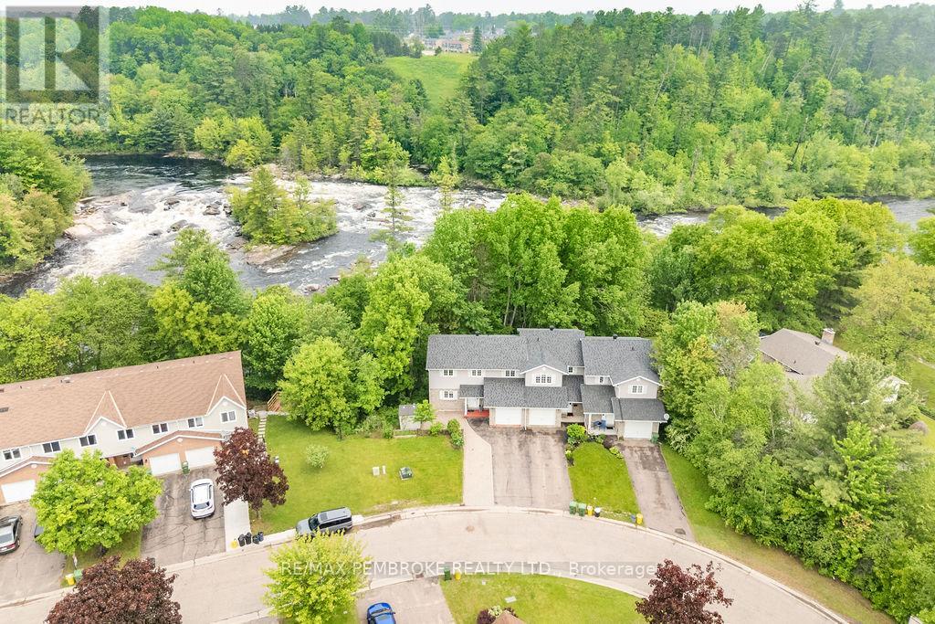 7 Vermont Meadows, Petawawa, Ontario  K8H 3N3 - Photo 40 - X12203365