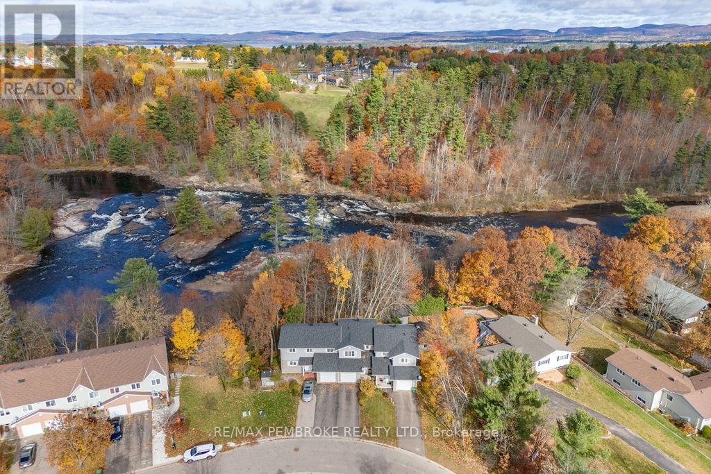 7 Vermont Meadows, Petawawa, Ontario  K8H 3N3 - Photo 42 - X12203365