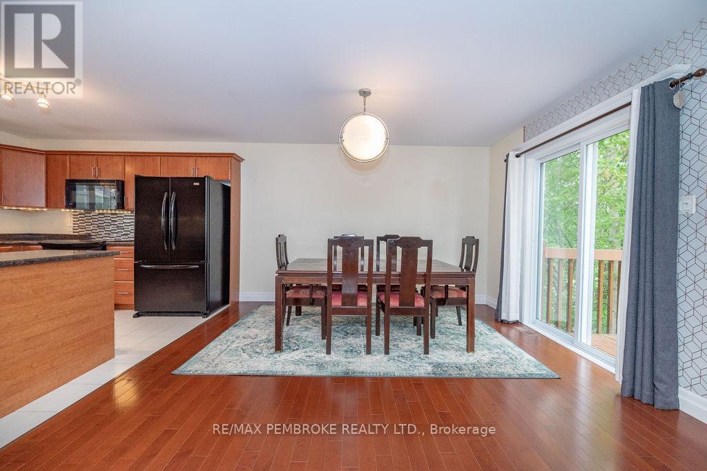 7 Vermont Meadows, Petawawa, Ontario  K8H 3N3 - Photo 8 - X12203365