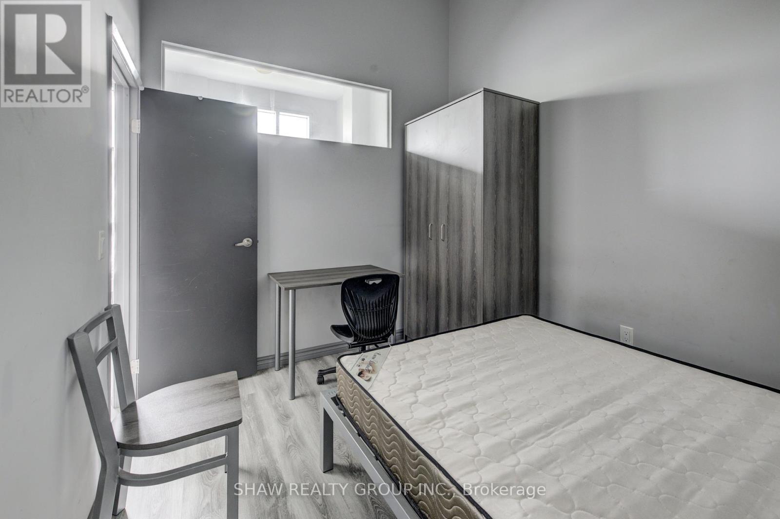 105 - 275 Larch Street, Waterloo, Ontario  N2L 3R2 - Photo 18 - X12182198