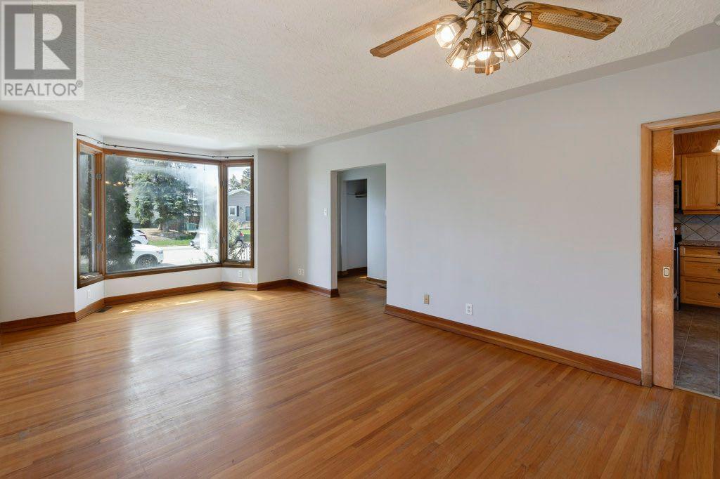 Property at 8 Walnut Drive SW image 2