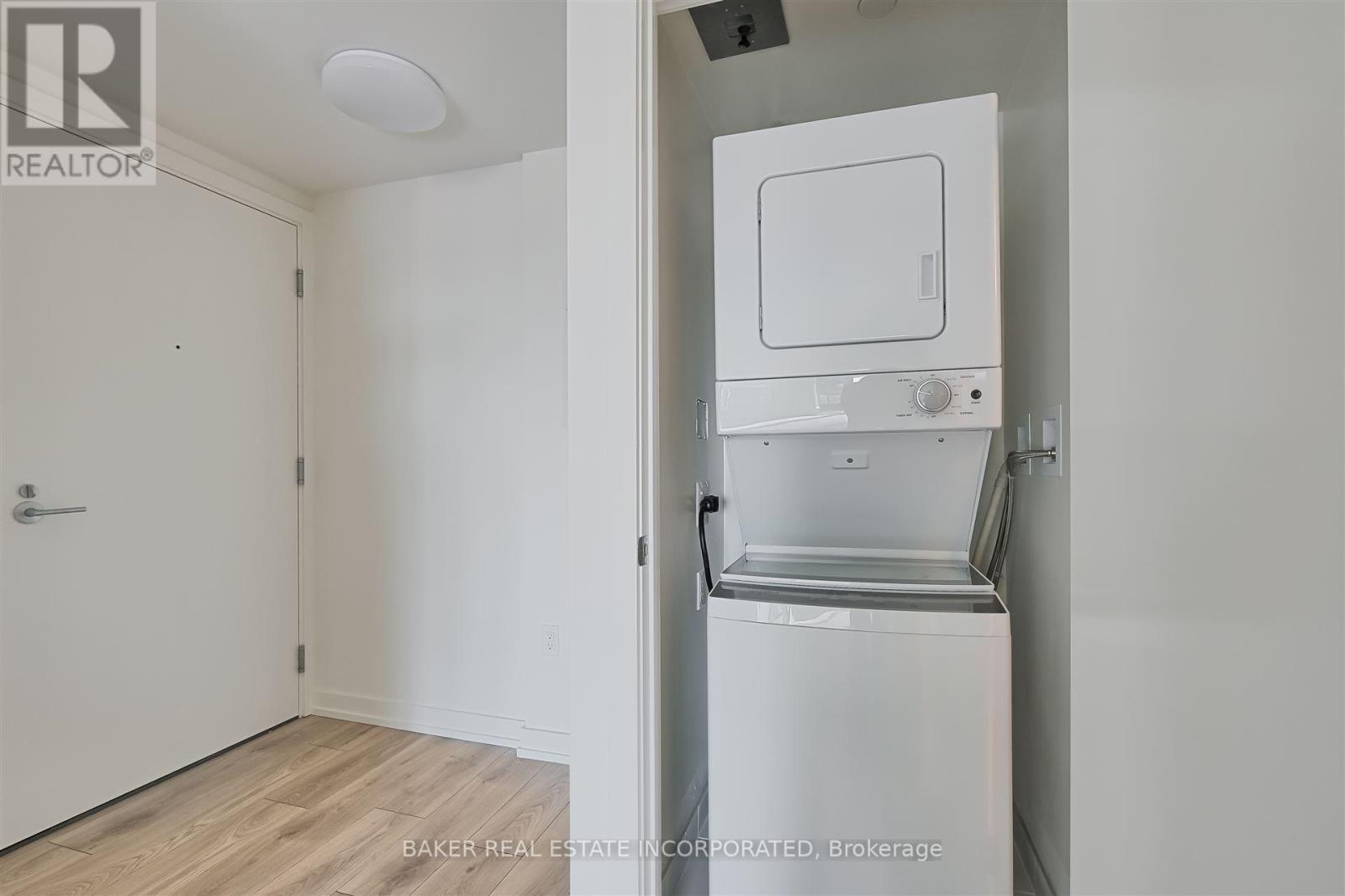 1801 - 223 Redpath Avenue, Toronto, Ontario  M4P 0E8 - Photo 4 - C12203438