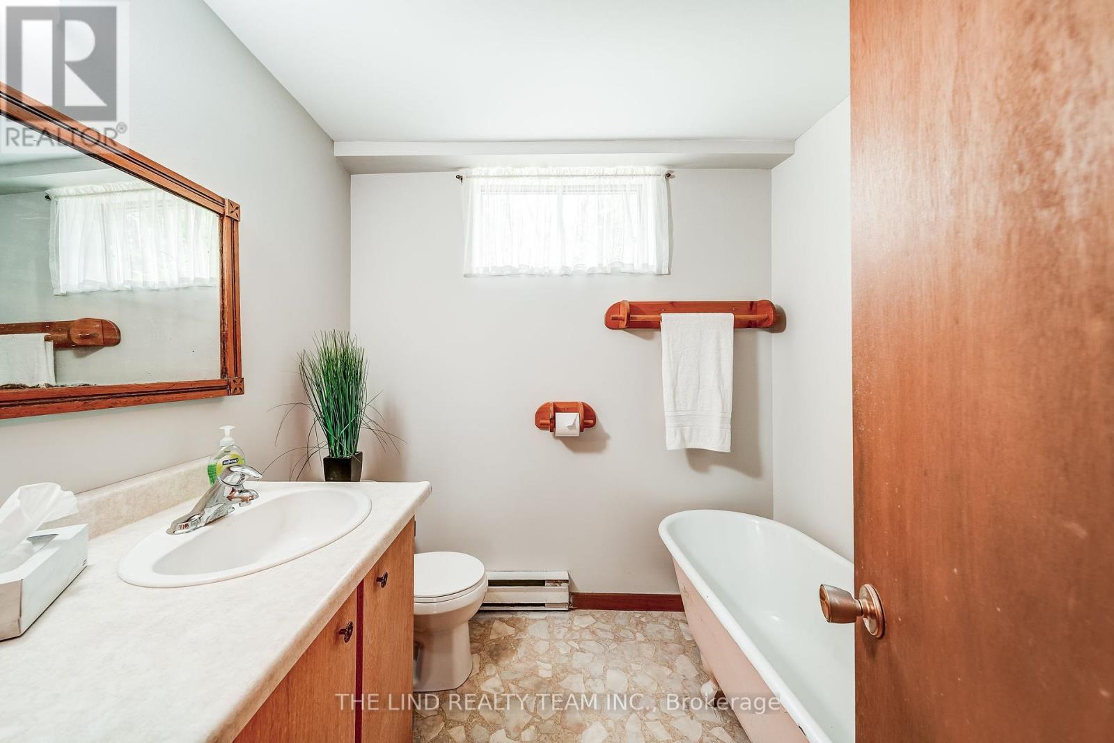 5205 10th Side Road, Innisfil, Ontario  L0L 1L0 - Photo 23 - N12203360