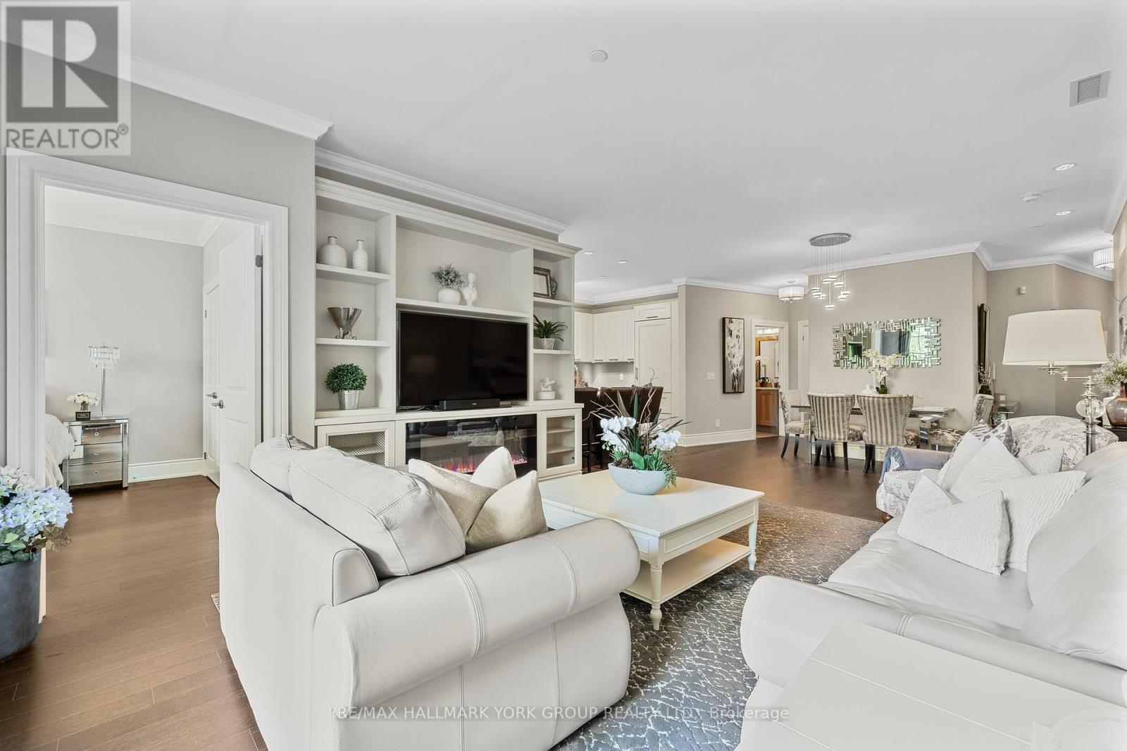 209 - 10360 Islington Avenue, Vaughan (Kleinburg), Ontario  L0J 1C0 - Photo 4 - N12203439