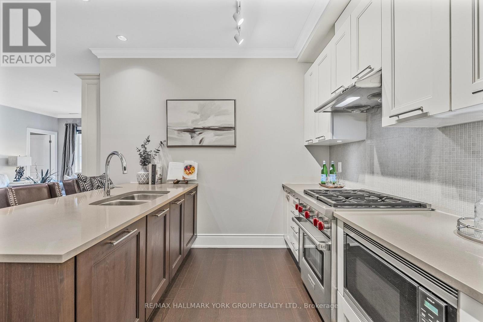 209 - 10360 Islington Avenue, Vaughan (Kleinburg), Ontario  L0J 1C0 - Photo 8 - N12203439