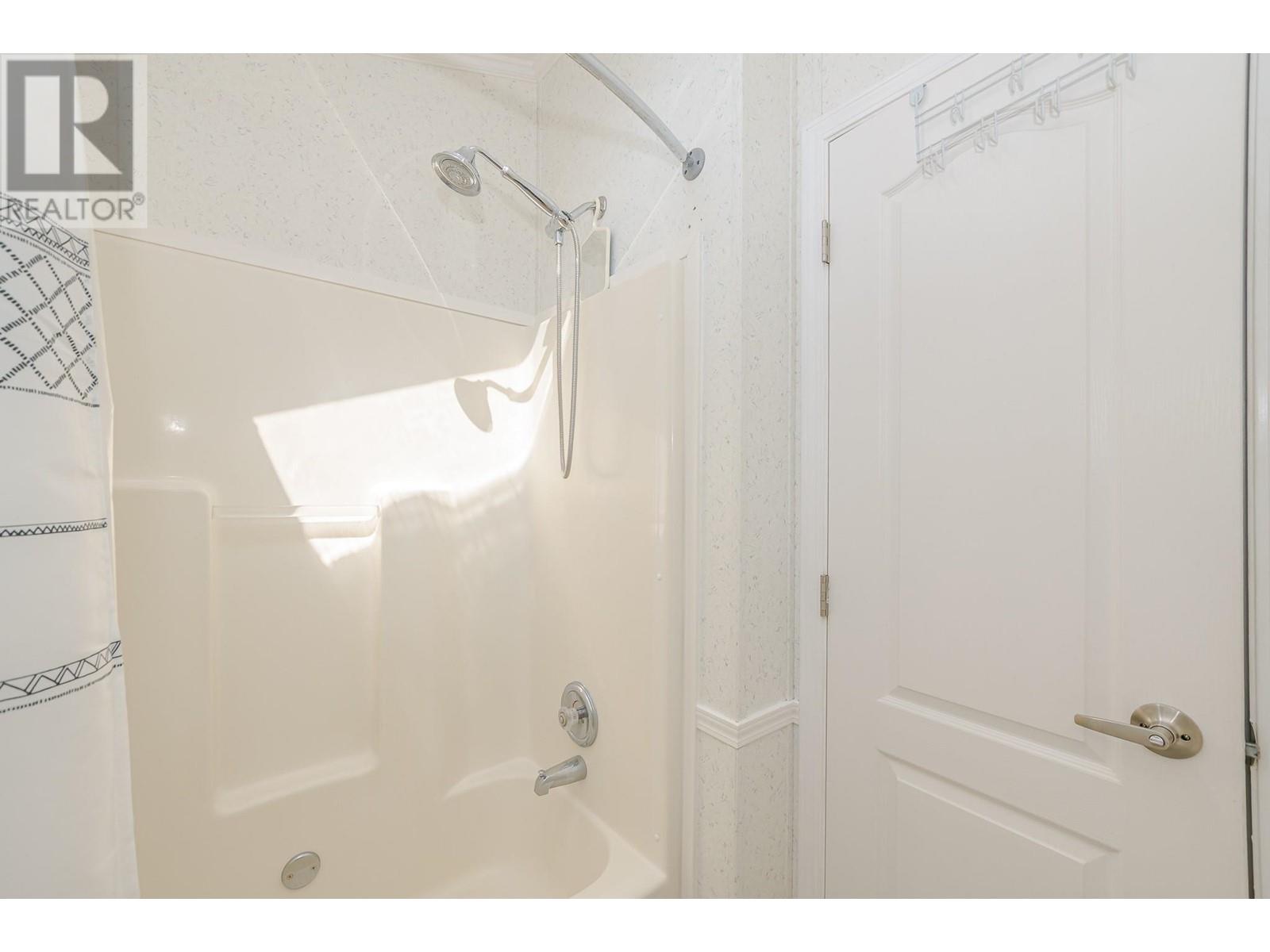 8216 97a Highway Unit# 16, Mara, British Columbia  V0E 2K0 - Photo 21 - 10350916
