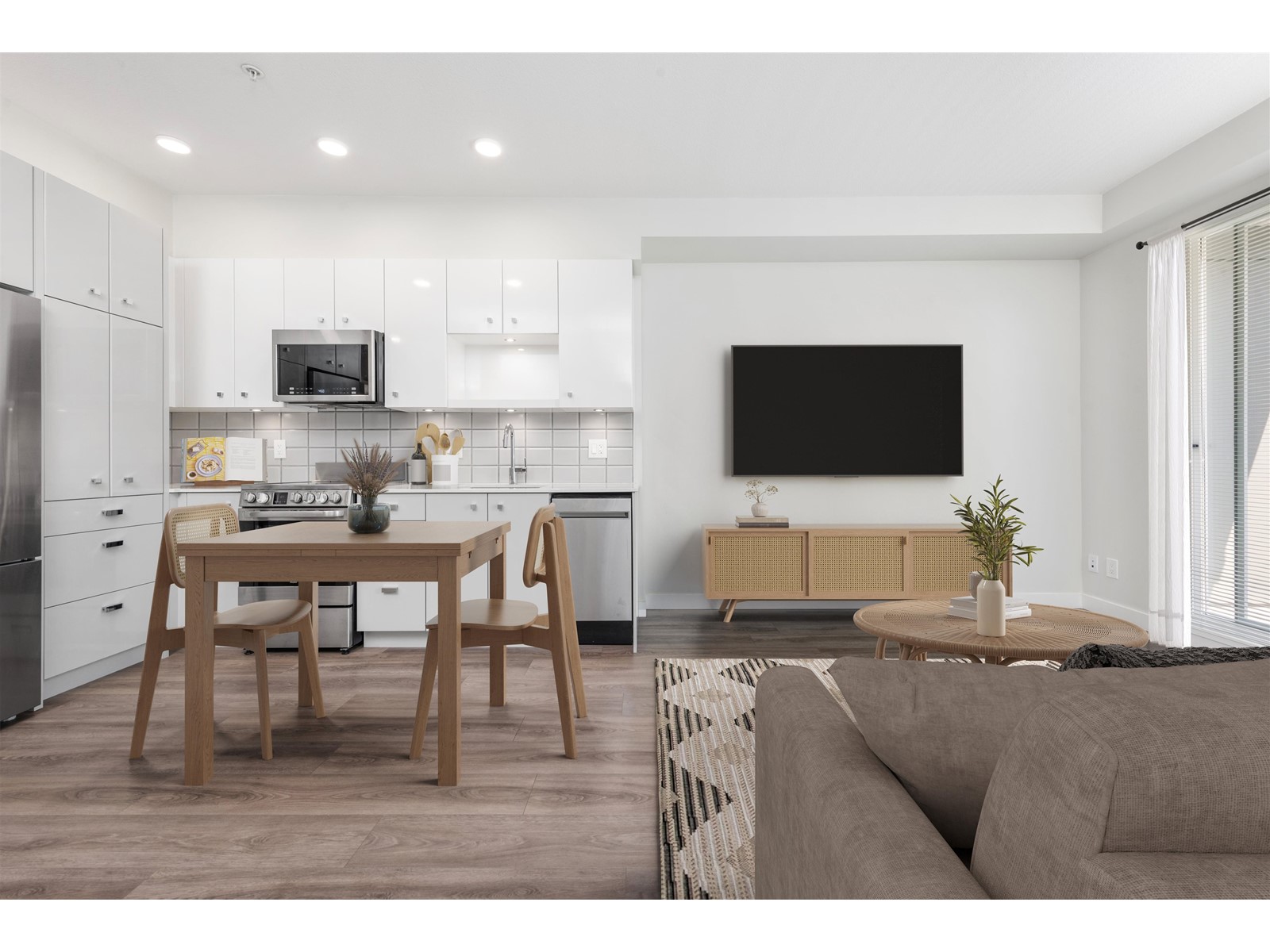 322 10838 Whalley Boulevard, Surrey, British Columbia  V3R 0G8 - Photo 2 - R3012234
