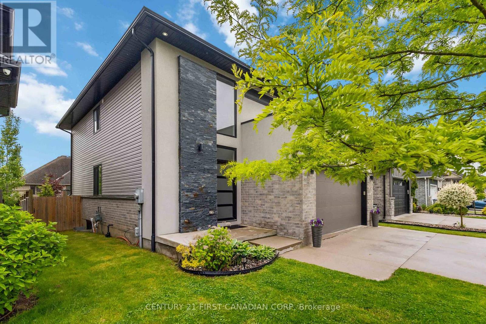67 - 41 Earlscourt Terrace, Middlesex Centre, Ontario N0L 1R0 - Photo 2 - X12203554