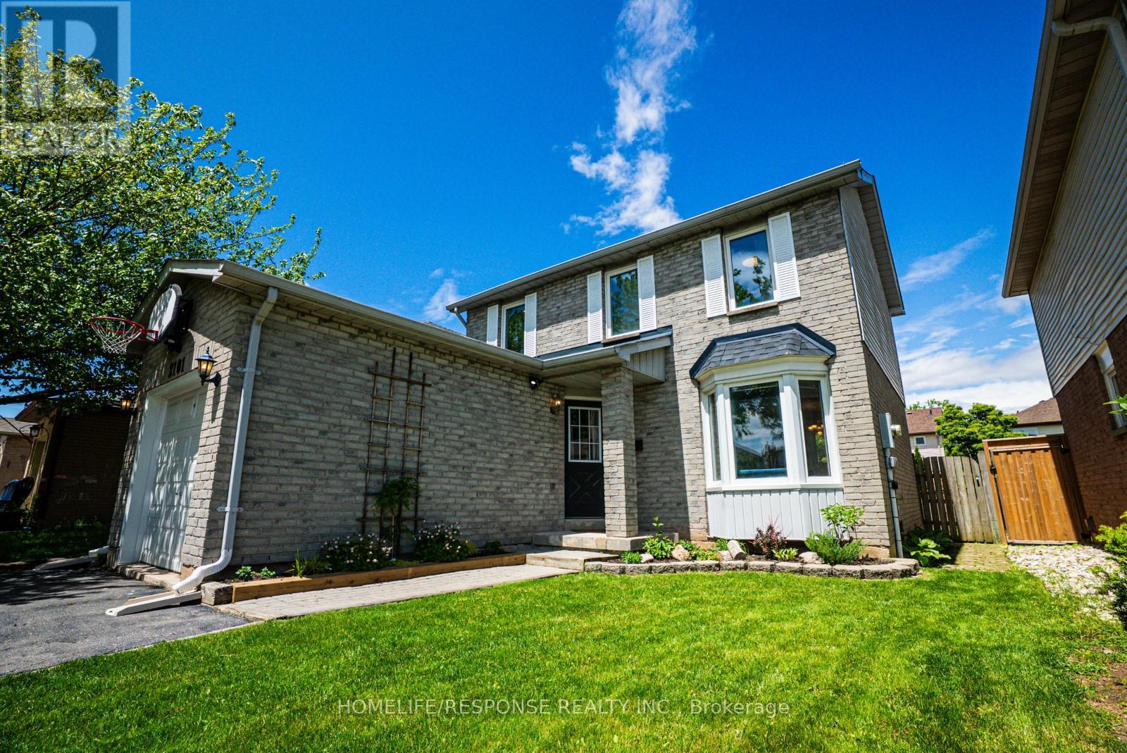 2101 Clipper Crescent, Burlington, Ontario  L7M 2P4 - Photo 2 - W12203386