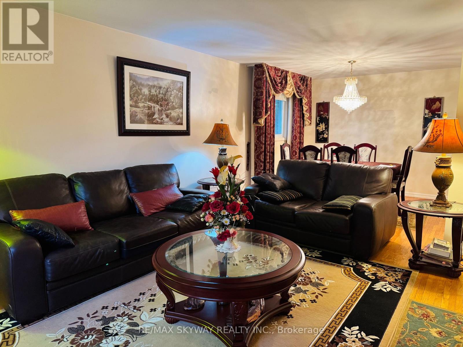 15 Maidstone Crescent, Brampton, Ontario  L6S 2Z4 - Photo 3 - W12203402