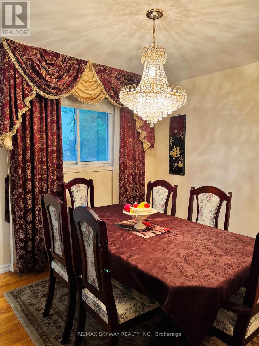 15 Maidstone Crescent, Brampton, Ontario  L6S 2Z4 - Photo 4 - W12203402