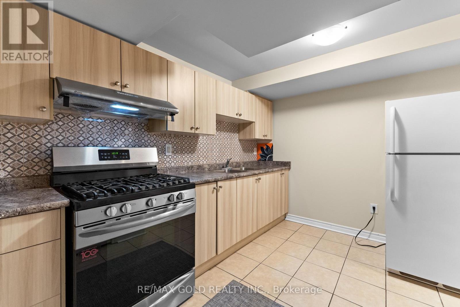 82 Seascape Crescent, Brampton, Ontario  L6P 3C6 - Photo 24 - W12203436