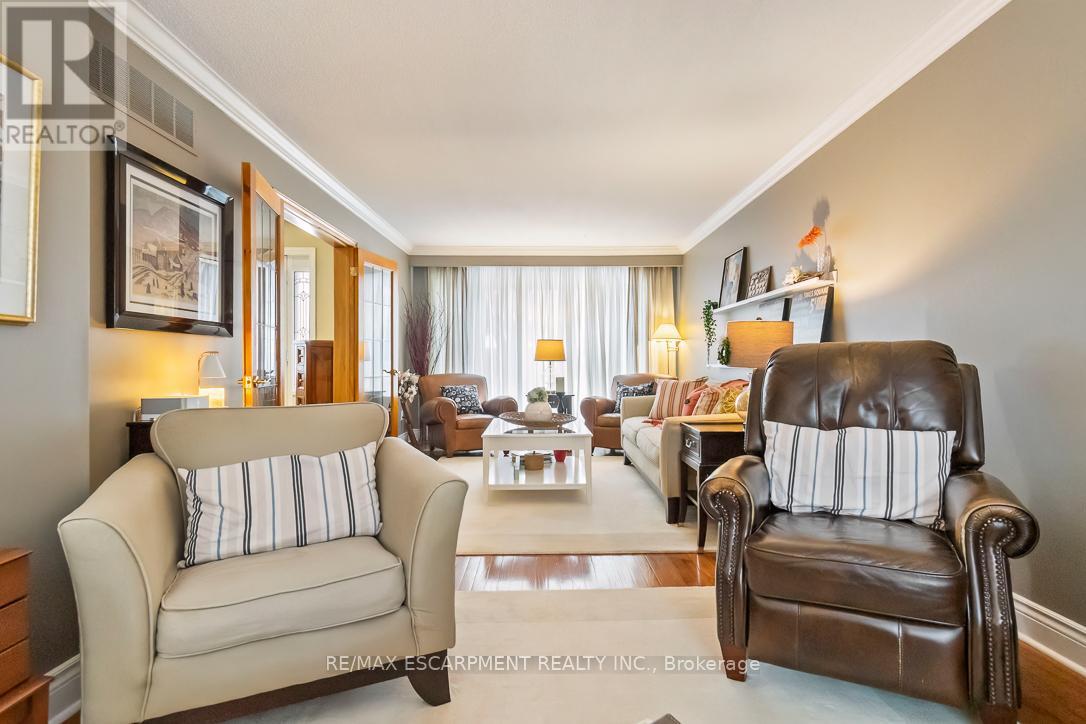 1580 Woodeden Drive, Mississauga, Ontario  L5H 3S5 - Photo 10 - W12203461