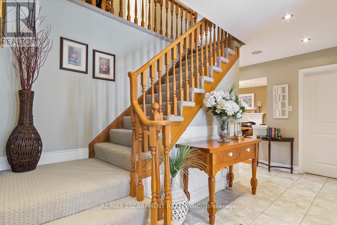 1580 Woodeden Drive, Mississauga, Ontario  L5H 3S5 - Photo 19 - W12203461