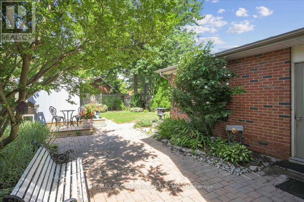 1580 Woodeden Drive, Mississauga, Ontario  L5H 3S5 - Photo 33 - W12203461