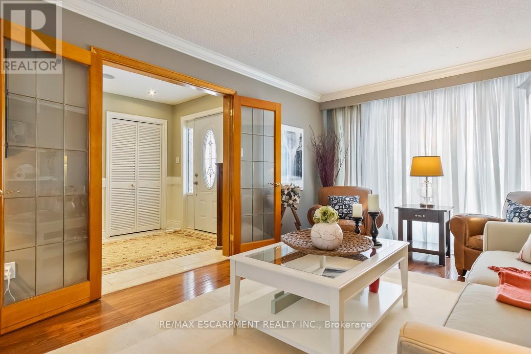 1580 Woodeden Drive, Mississauga, Ontario  L5H 3S5 - Photo 6 - W12203461