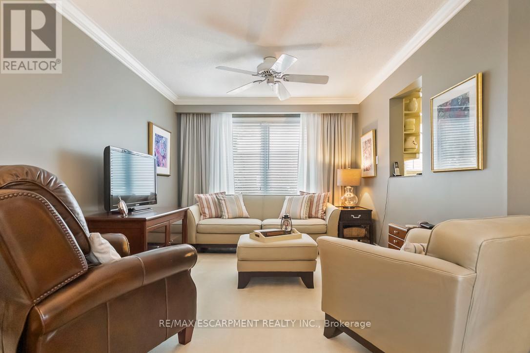 1580 Woodeden Drive, Mississauga, Ontario  L5H 3S5 - Photo 9 - W12203461