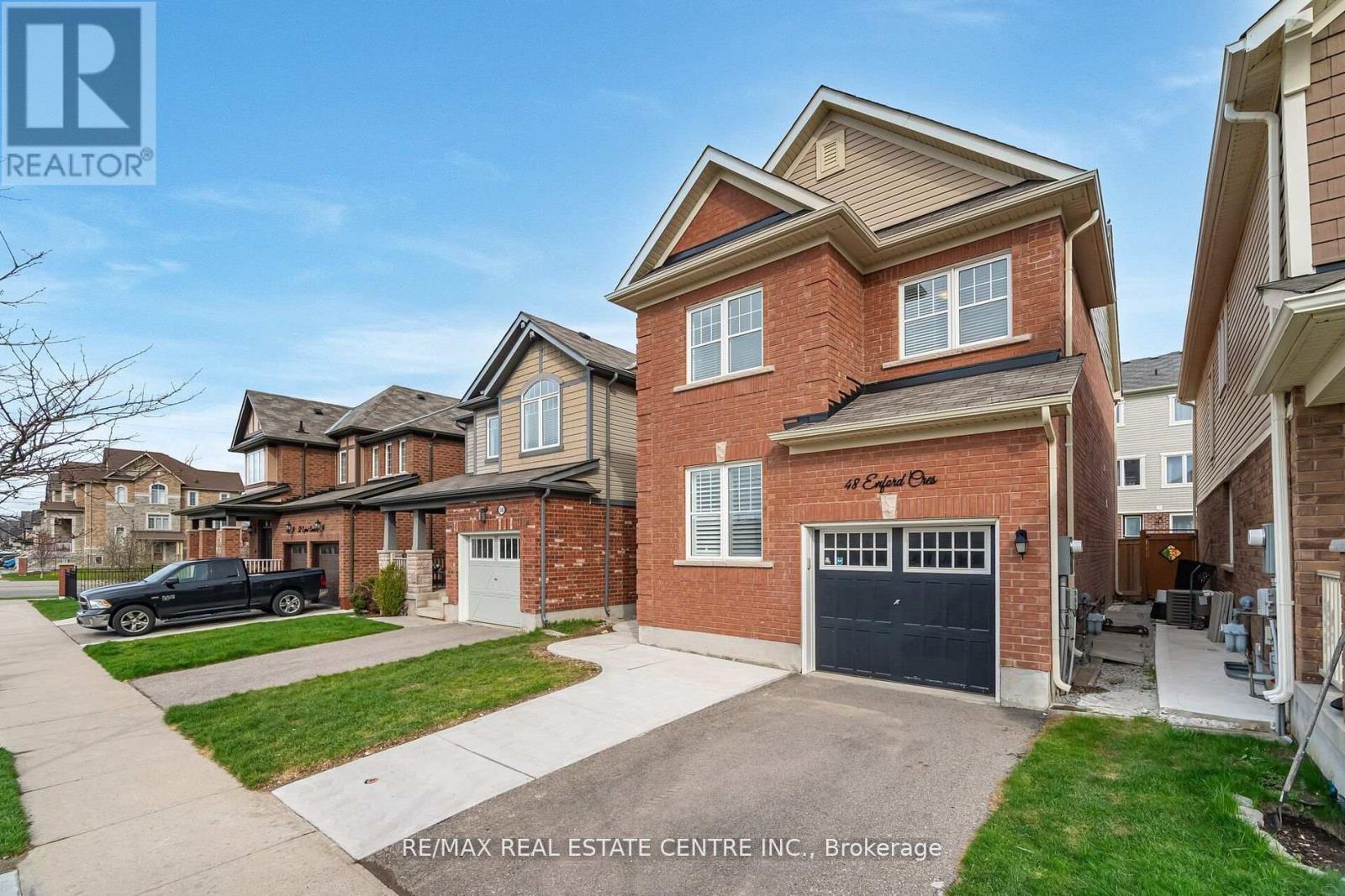 48 Enford Crescent, Brampton, Ontario  L7A 4C7 - Photo 2 - W12203465