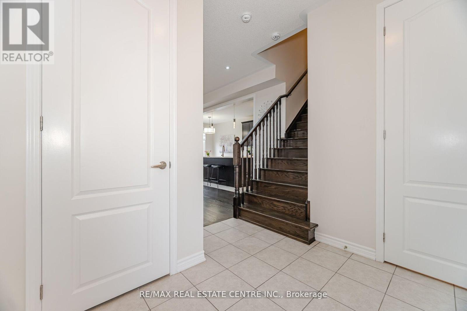 48 Enford Crescent, Brampton, Ontario  L7A 4C7 - Photo 5 - W12203465