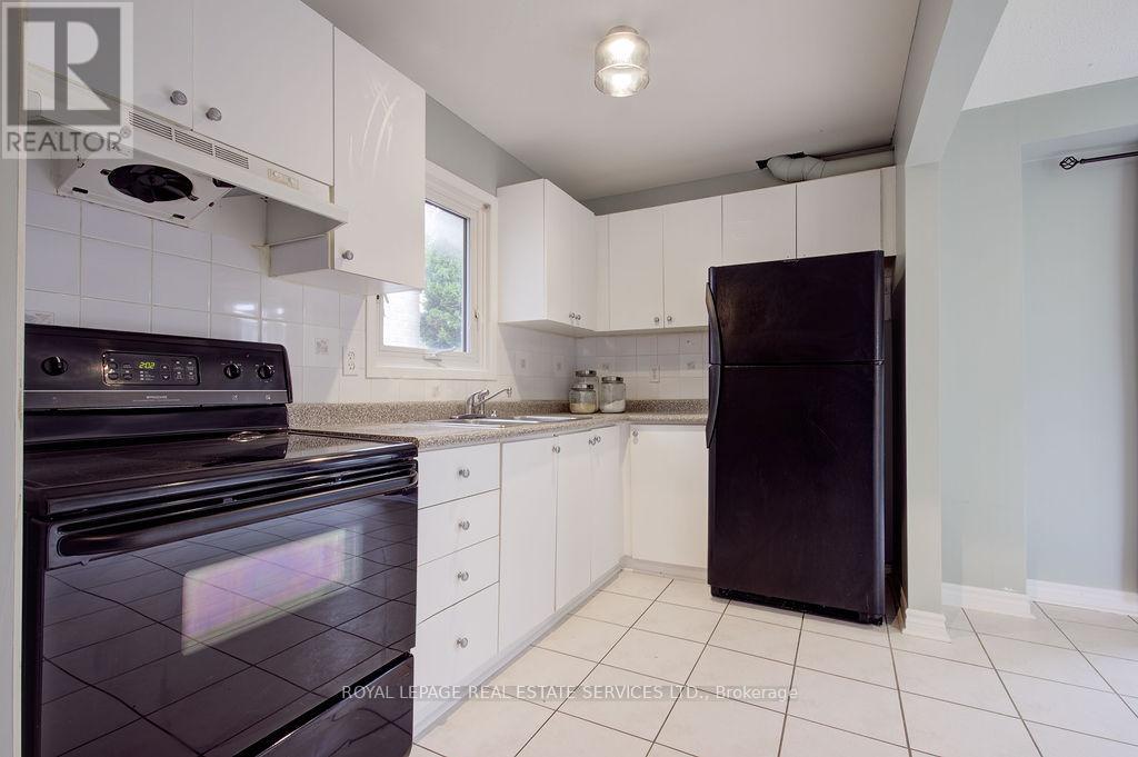 11 Jacobs Square, Brampton (Northgate), Ontario  L6S 2M5 - Photo 4 - W12203478