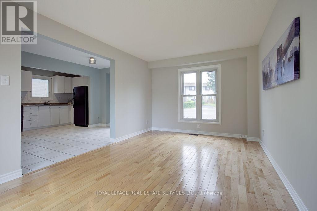 11 Jacobs Square, Brampton (Northgate), Ontario  L6S 2M5 - Photo 8 - W12203478