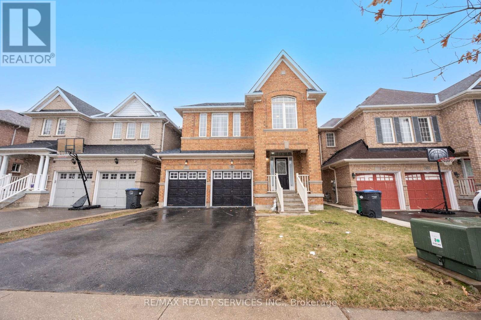 31 RAMBLING OAK DRIVE, Brampton, Ontario