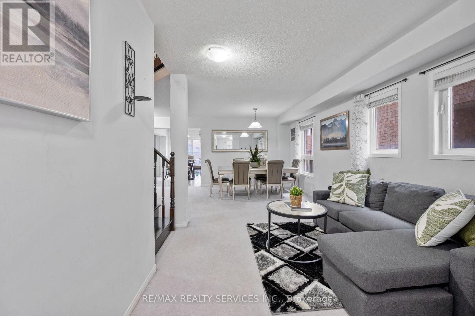 31 Rambling Oak Drive, Brampton, Ontario  L7A 3X8 - Photo 11 - W12203490