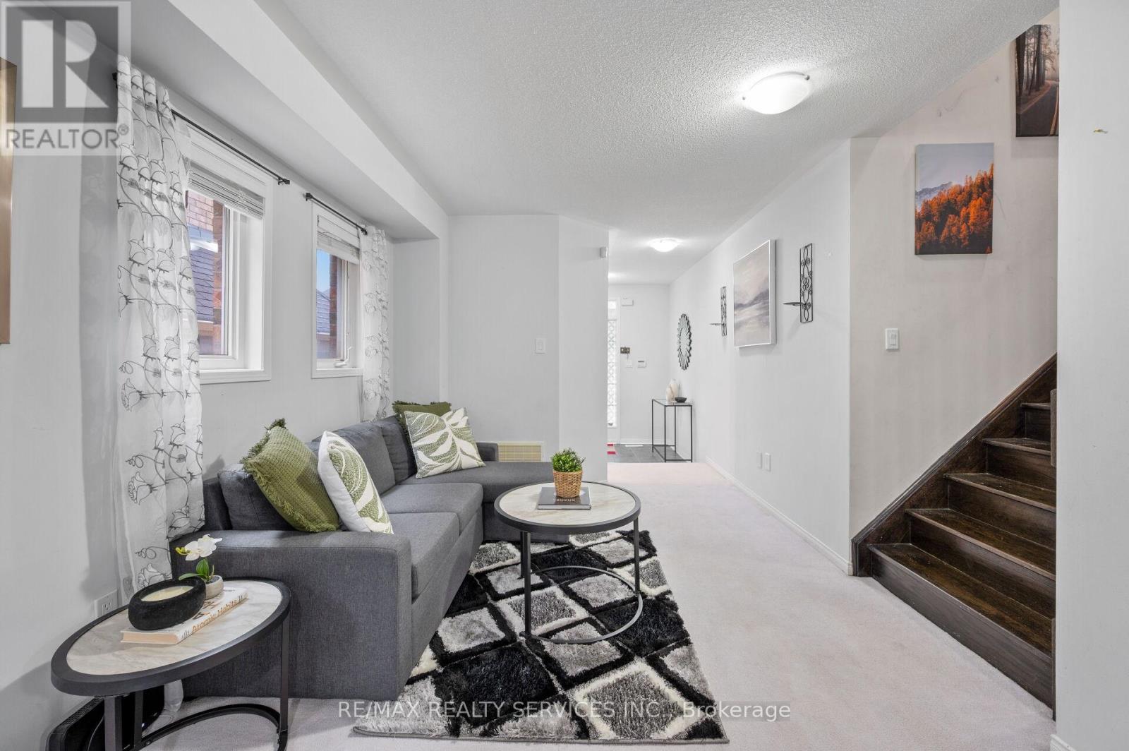 31 Rambling Oak Drive, Brampton, Ontario  L7A 3X8 - Photo 12 - W12203490