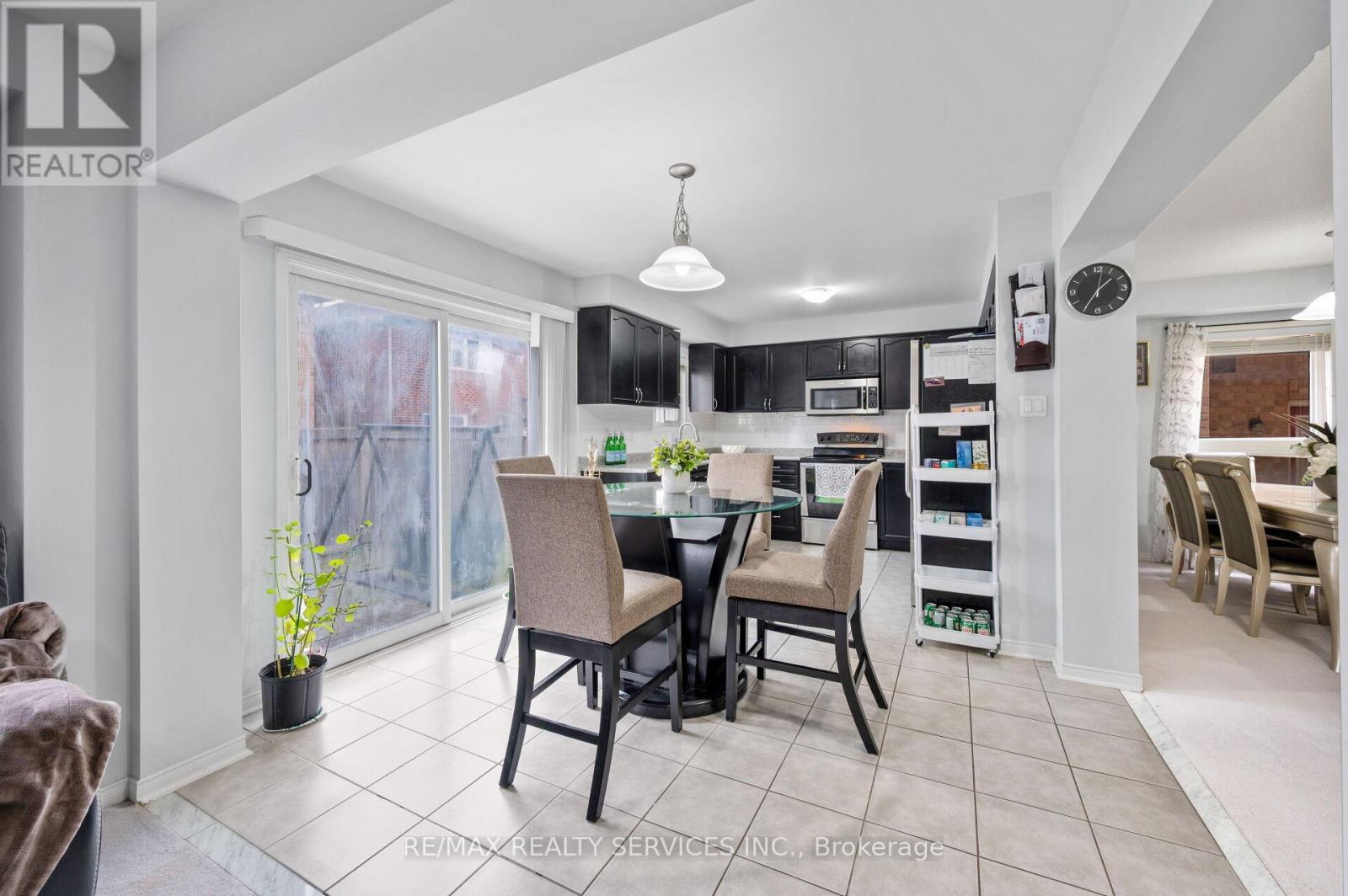 31 Rambling Oak Drive, Brampton, Ontario  L7A 3X8 - Photo 16 - W12203490