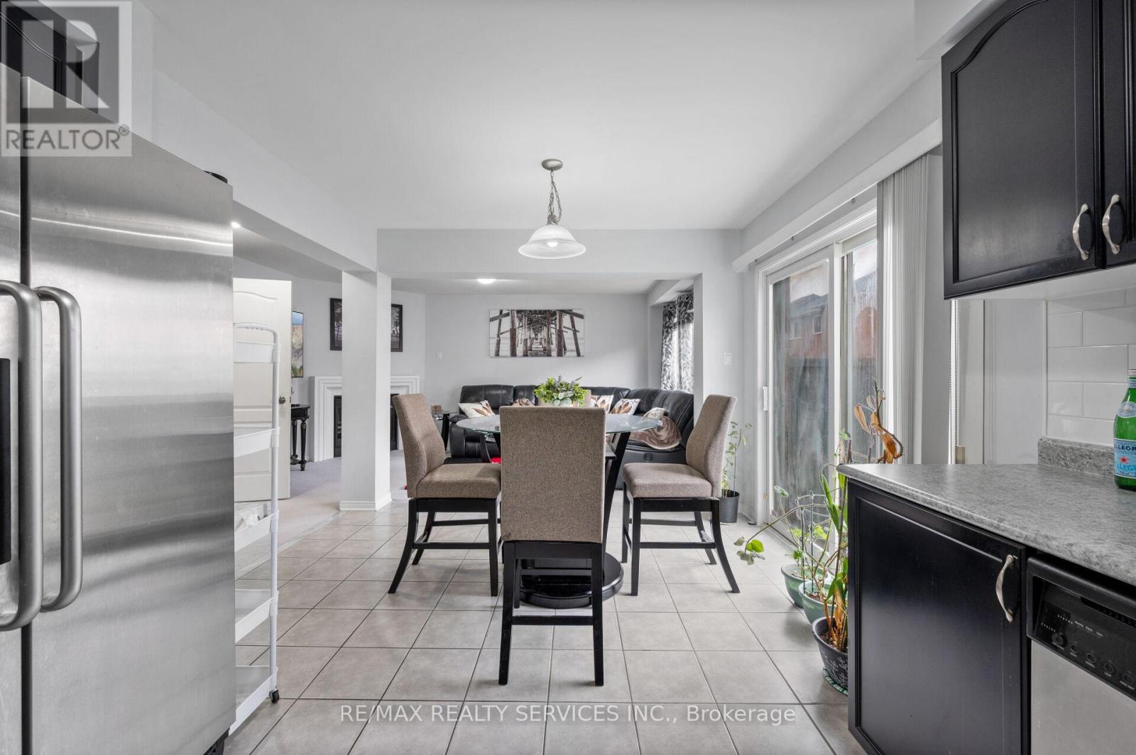 31 Rambling Oak Drive, Brampton, Ontario  L7A 3X8 - Photo 17 - W12203490
