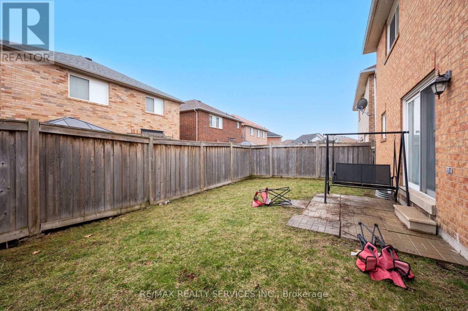 31 Rambling Oak Drive, Brampton (Fletcher's Meadow), Ontario  L7A 3X8 - Photo 47 - W12203490
