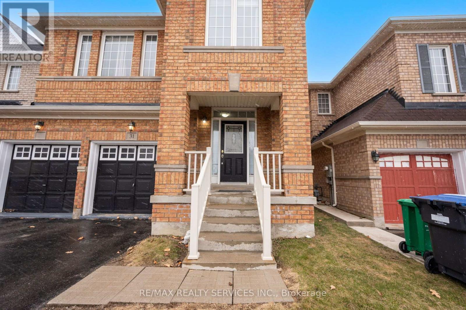 31 Rambling Oak Drive, Brampton, Ontario  L7A 3X8 - Photo 5 - W12203490