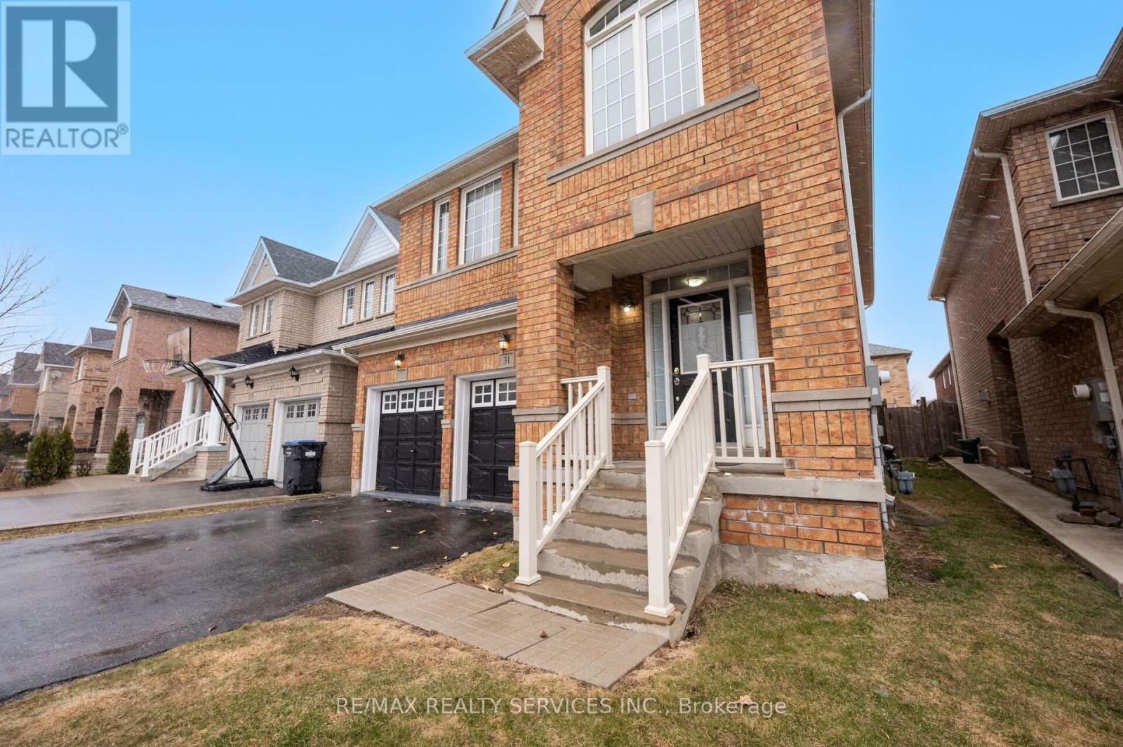 31 Rambling Oak Drive, Brampton, Ontario  L7A 3X8 - Photo 6 - W12203490