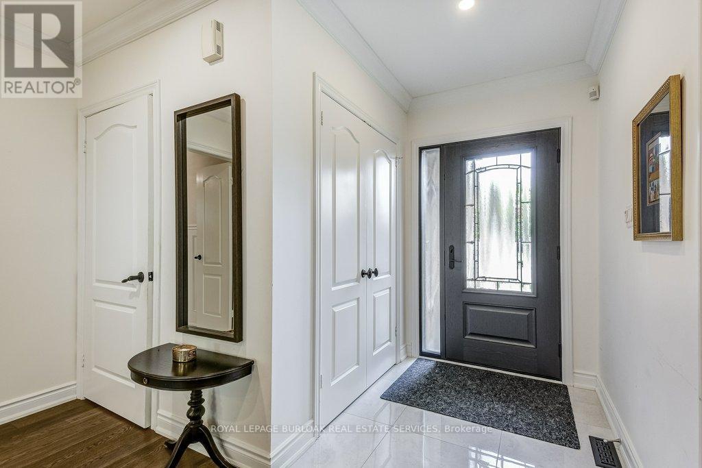 2335 Ridge Landing, Oakville, Ontario  L6M 3M8 - Photo 3 - W12203509