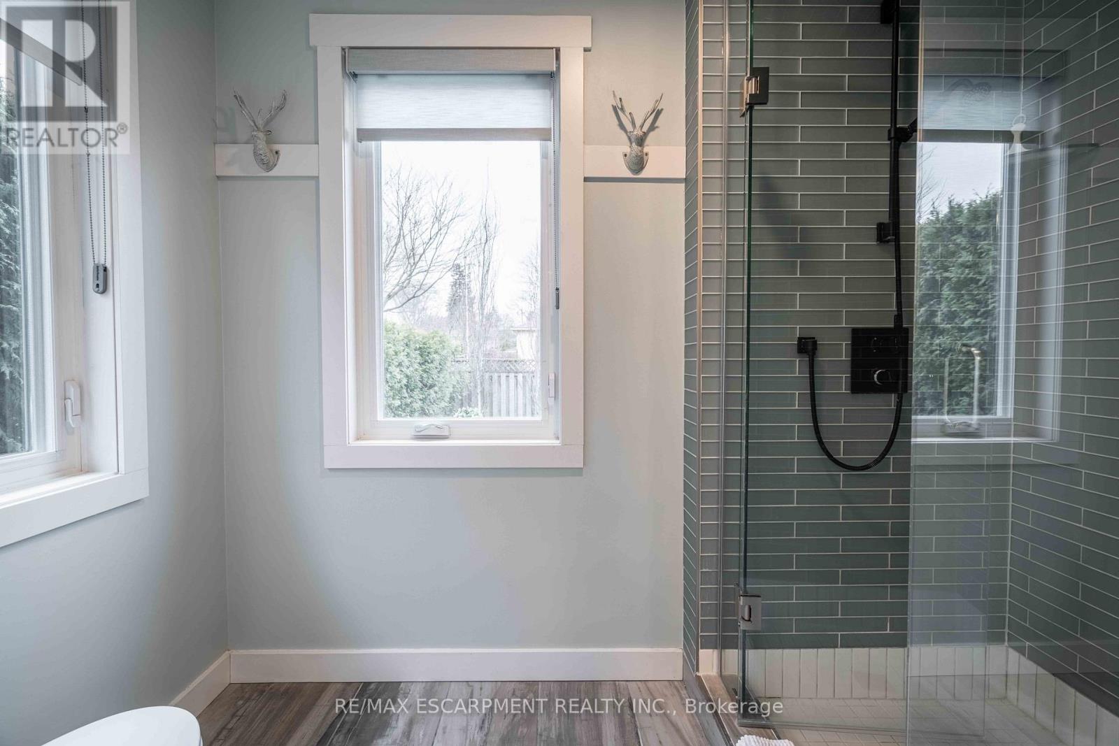 56 Oakley Court, Hamilton, Ontario  L9G 1T5 - Photo 18 - X12203511