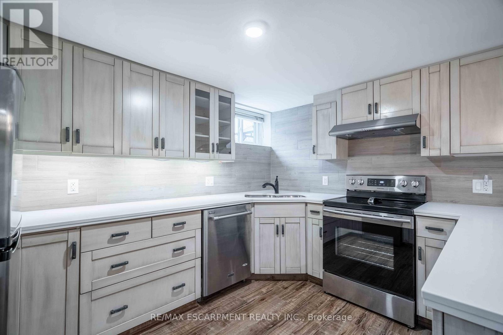 56 Oakley Court, Hamilton, Ontario  L9G 1T5 - Photo 29 - X12203511