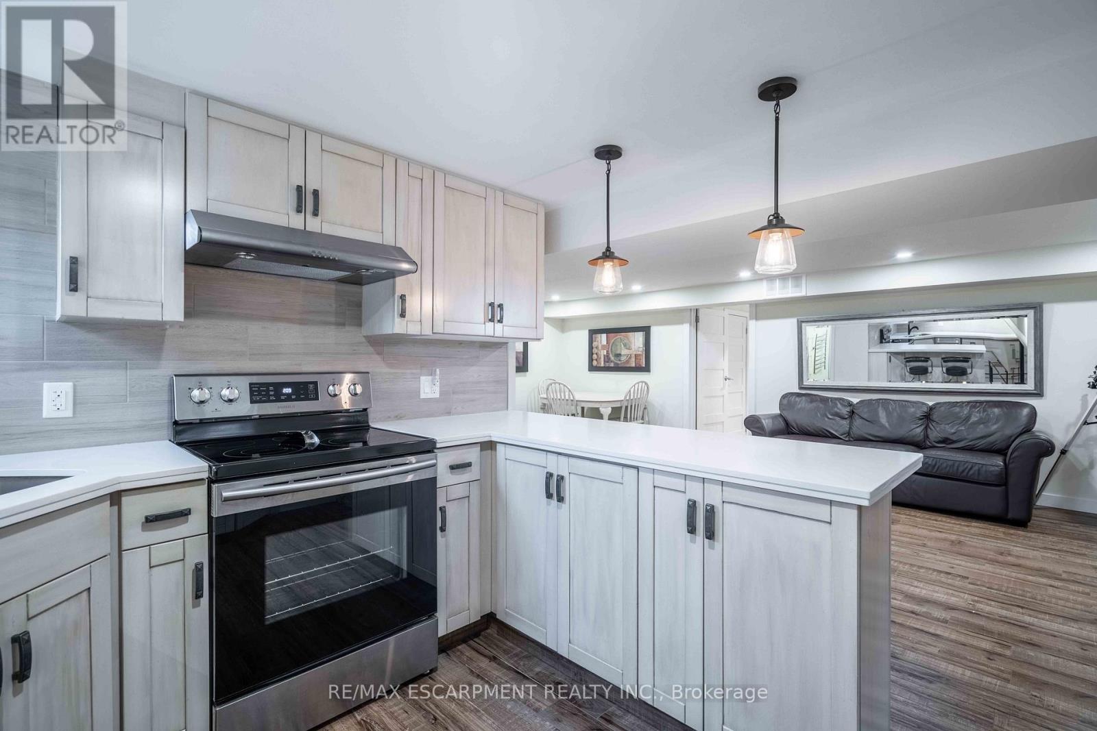 56 Oakley Court, Hamilton, Ontario  L9G 1T5 - Photo 30 - X12203511