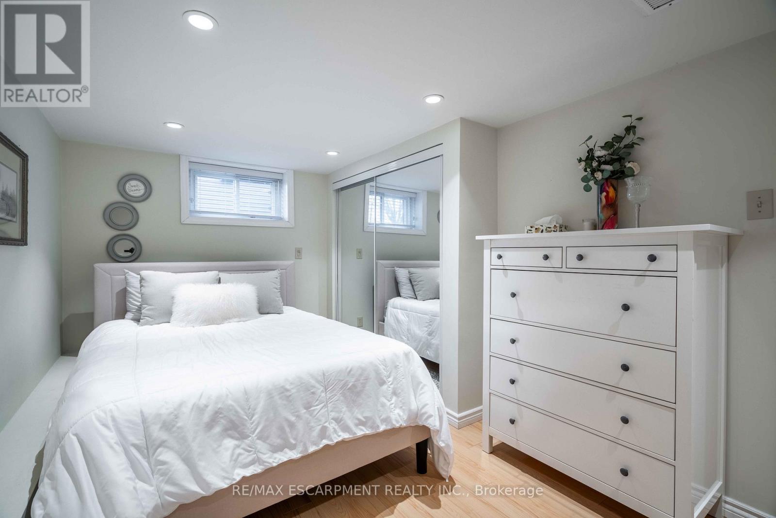 56 Oakley Court, Hamilton, Ontario  L9G 1T5 - Photo 31 - X12203511