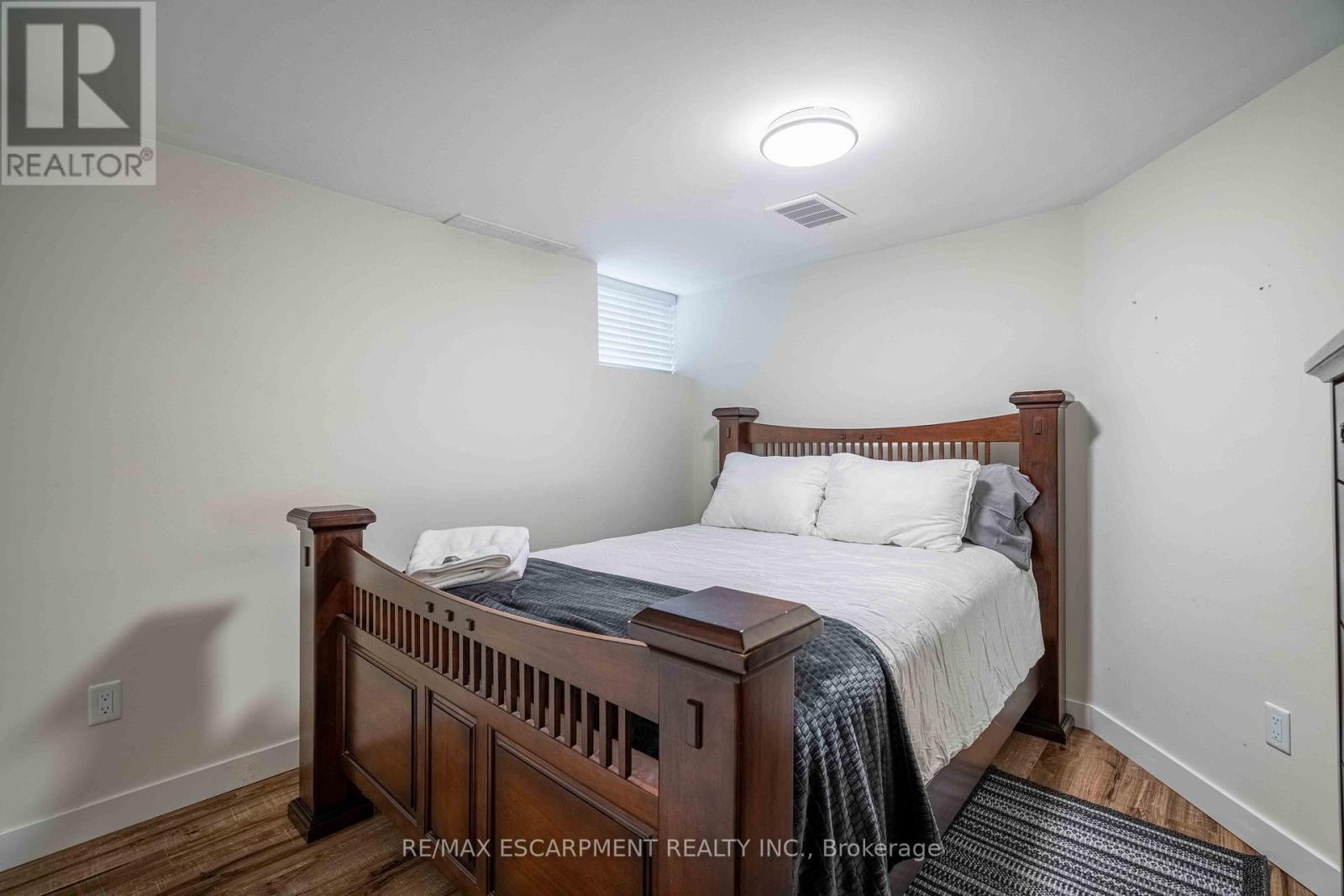 56 Oakley Court, Hamilton, Ontario  L9G 1T5 - Photo 32 - X12203511