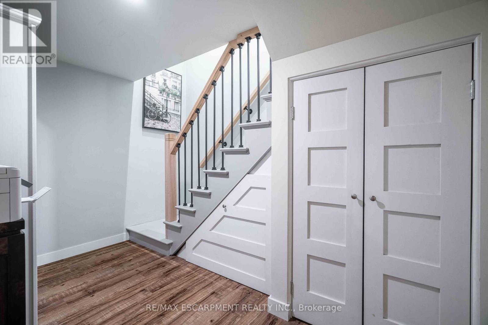 56 Oakley Court, Hamilton, Ontario  L9G 1T5 - Photo 34 - X12203511