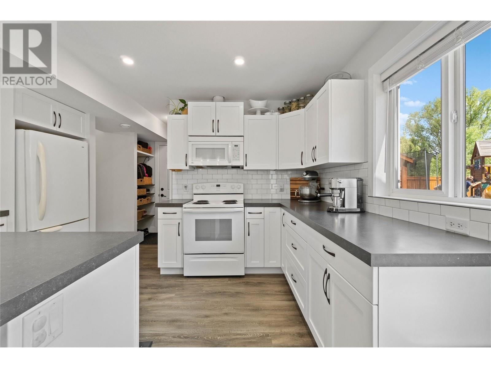 Property at 5840 73 Avenue NE image 4
