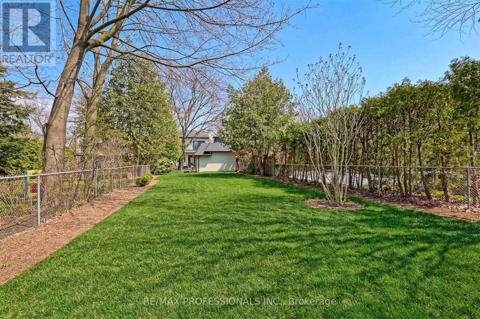 466 Prince Edward Drive N, Toronto, Ontario  M8X 2M3 - Photo 47 - W12186130