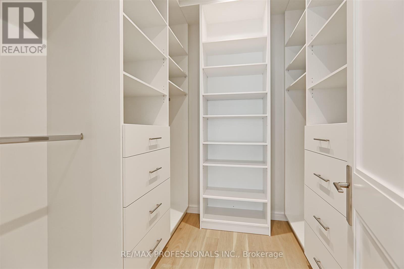 466 Prince Edward Drive N, Toronto, Ontario  M8X 2M3 - Photo 25 - W12186130