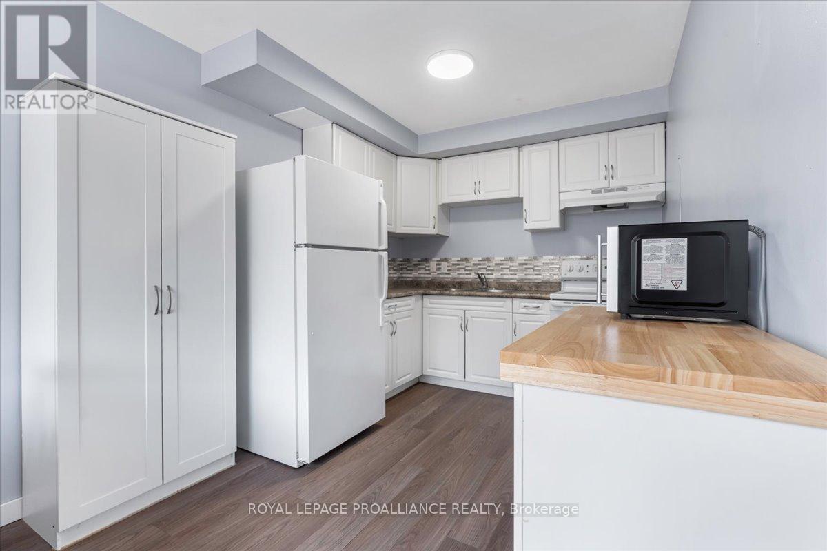 12 - 15 Tracey Park Drive, Belleville, Ontario  K8P 4R4 - Photo 11 - X12203564