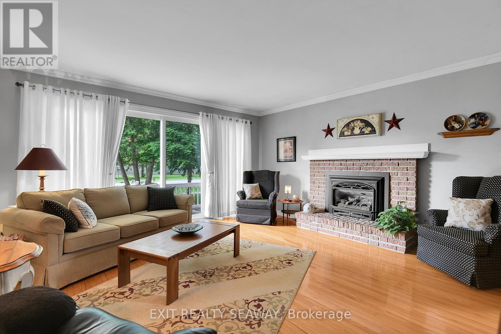 38 Spruce Street, South Stormont, Ontario  K0C 1M0 - Photo 10 - X12203552