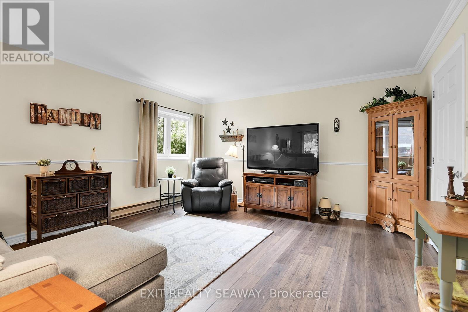 38 Spruce Street, South Stormont, Ontario  K0C 1M0 - Photo 13 - X12203552
