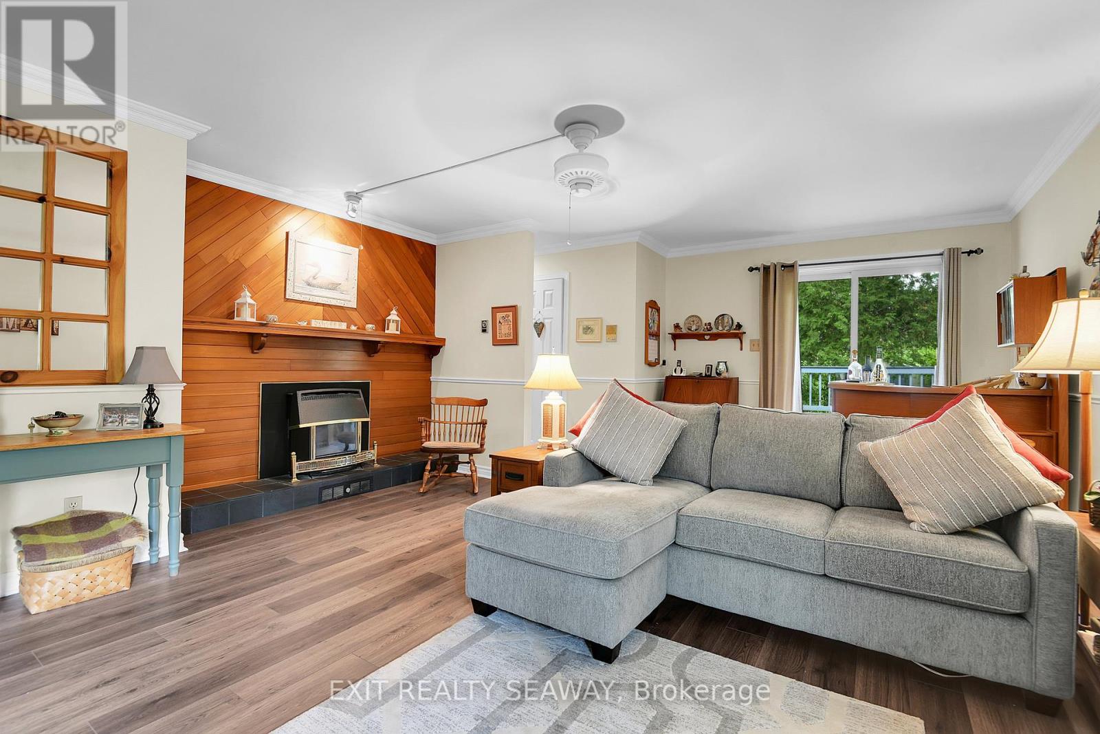 38 Spruce Street, South Stormont, Ontario  K0C 1M0 - Photo 14 - X12203552