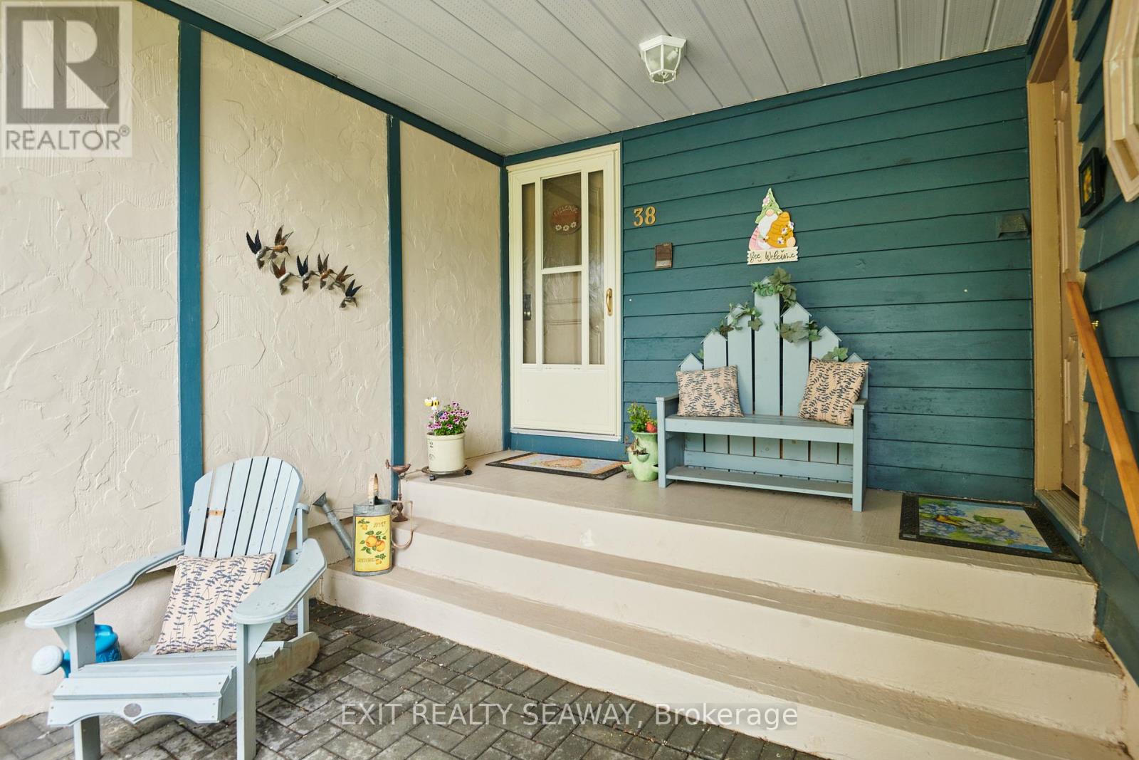 38 Spruce Street, South Stormont, Ontario  K0C 1M0 - Photo 4 - X12203552